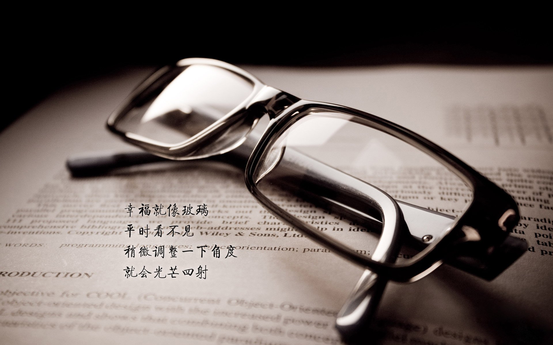 库兹马诺维奇在巴黎奥运会手球比赛中展现出高水平的扑救技巧，库兹马持球