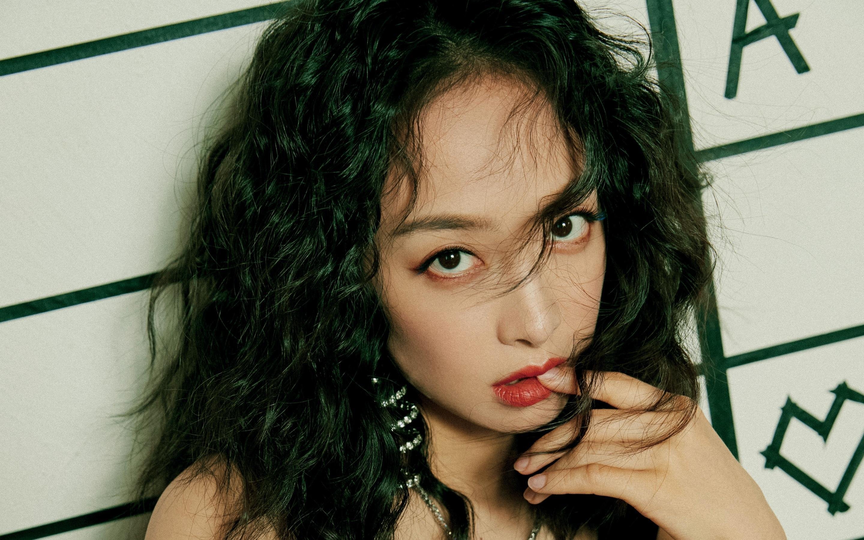 足球守门员专项装备发布会举行，守门员规则详细_足球守门员规则图解